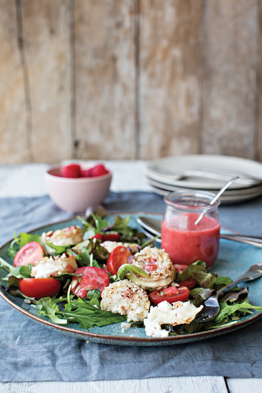 Goat's cheese salad with raspberry dressing