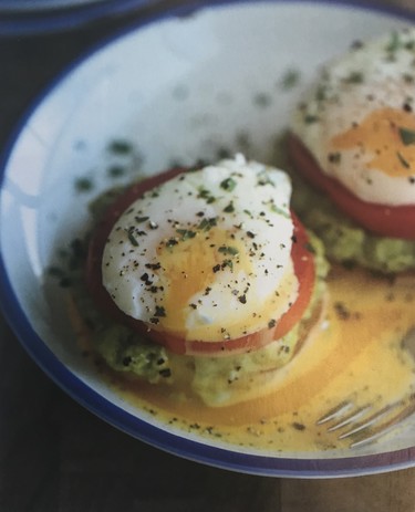 Guacamole eggs benedict