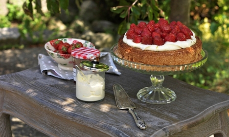 Strawberry cake