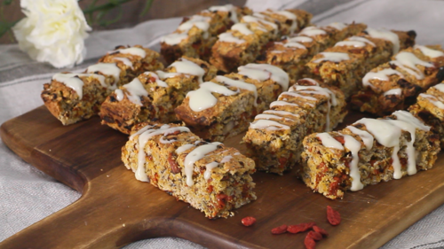 Hazelnut and goji oat bars