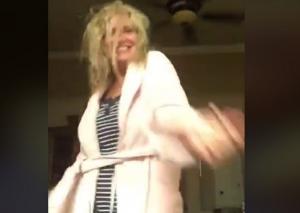 Priceless mum steals daughters thunder in dance video 