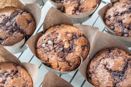 How to make 3-ingredient muffins (sorta!) with Easter Egg chocolate chips