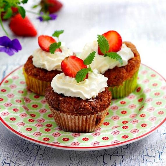 Strawberry muffins with whipped cream
