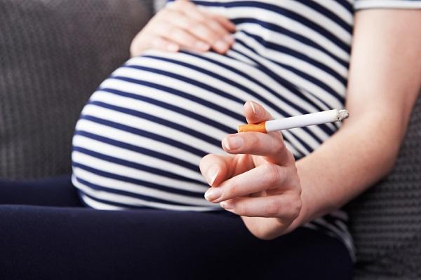 Smoking during pregnancy increases infants risk of eye condition