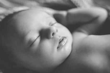 10 helpful tips for photographing your new baby