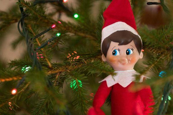 Here are 10 simple but hilarious Elf on the Shelf positions the kids will LOVE