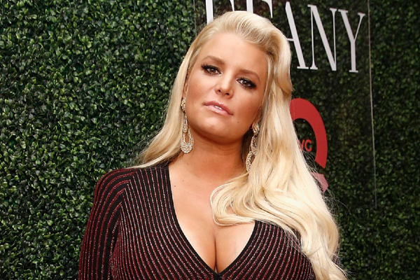 Jessica Simpson asks followers how to cure her SWOLLEN ankles during pregnancy
