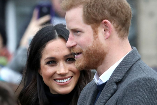 Harry and Meghan just released their FAVOURITE Christmas card moment