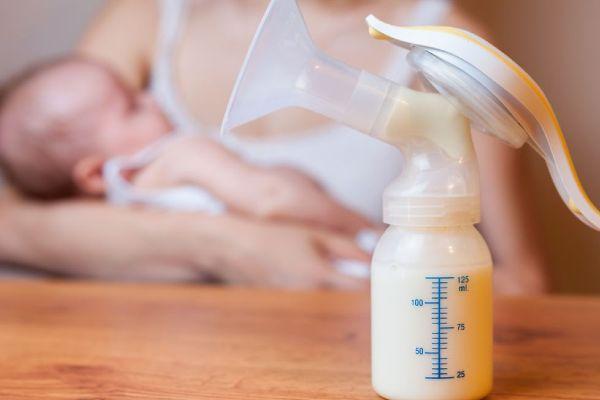 Breast pump feeding can pass wrong bacteria to baby, scientists reveal