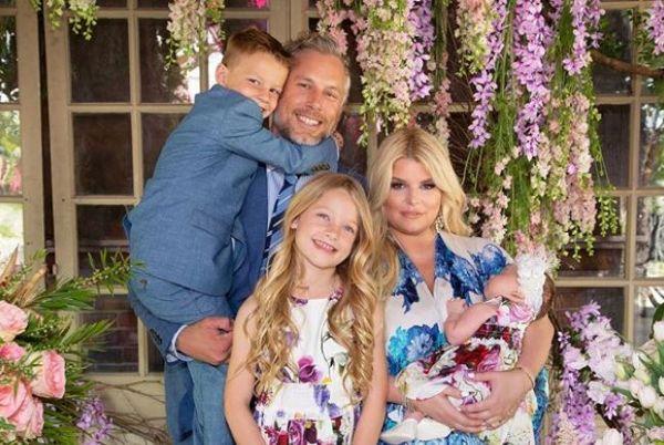 Jessica Simpson causes controversy after dying her 7-year-old daughters hair
