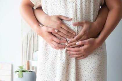 Having your husband in the delivery room can help labour, according to science