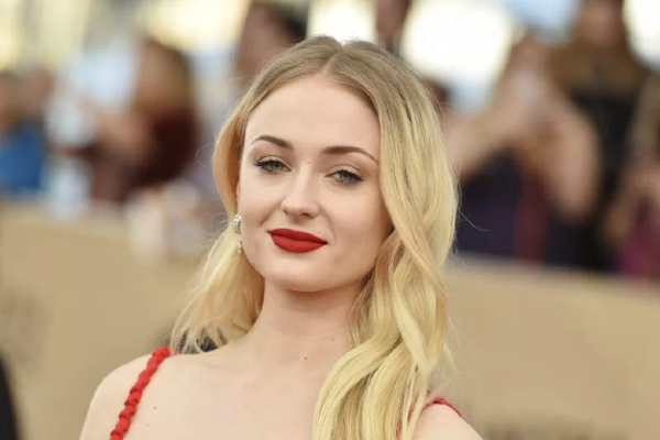 Sophie Turner shares unseen baby bump photos 2 months after daughter’s birth