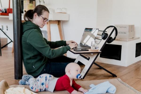 Decreased job satisfaction: Remote working mothers study