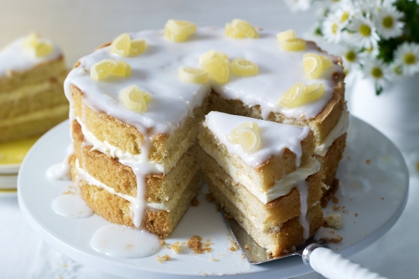 Scrumptious! How to make a 3-tiered Elderflower & Lemon Drizzle Cake