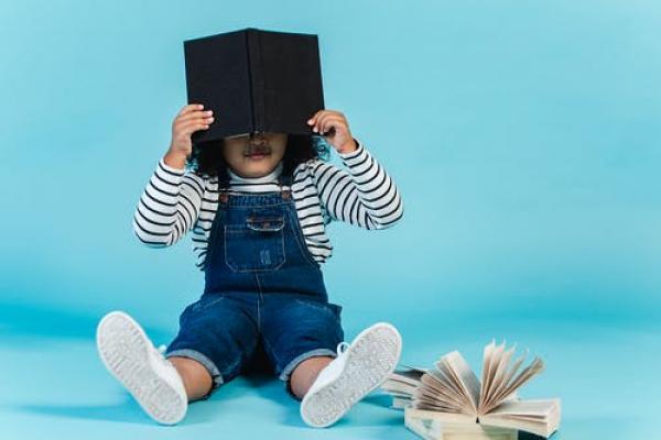 Want to raise readers? Start them young with these prize-winning books and recommendations!