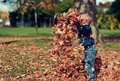 26 fun outdoor autumn activities for kids to make the most of spooky season! 