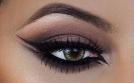 Looking for Christmas party season inspo? Check out these sleek graphic eyeliner looks!