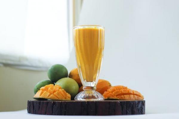 Breakfast recipes: Mango and vanilla smoothie