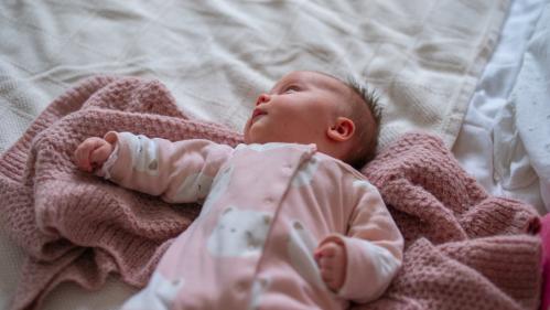The Heirloom Baby Blanket from Ériu make a beautiful baby gift.