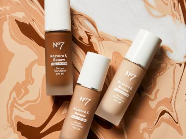 Boot’s No.7 new-and-improved Serum Foundation is back by popular demand. 